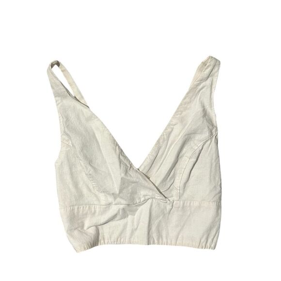john galt Tops - White V-Neck Crop Top‎